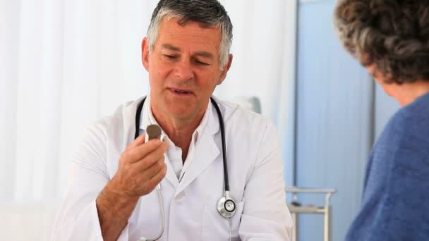 Man giving pills to his patient — Stock Video