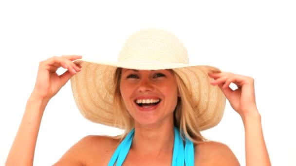 Aantrekkelijke blonde vrouw met een hoed — Stockvideo