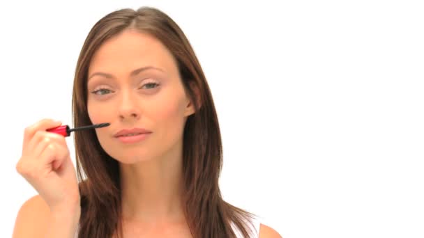 Κοκέτα μελαχρινή που βάζει σε make-up — Αρχείο Βίντεο