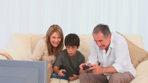 Elderly man playing video games — Stock Video