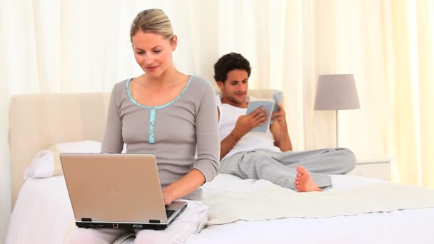 Young couple with a laptop and book — Stock Video