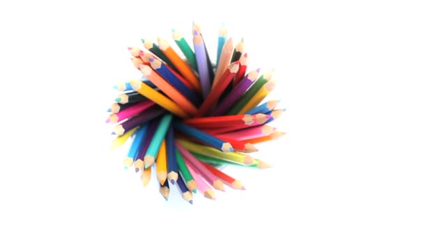 Plusieurs crayons de couleur dans un porte-crayon tournant — Video