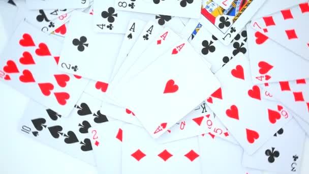 Jugar a las cartas girando — Vídeo de stock