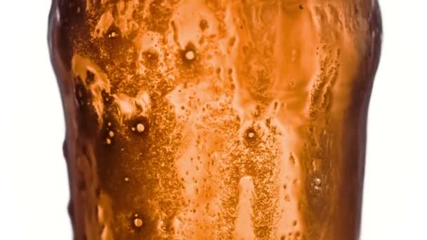 Beer overflowing its glass in super slow motion — Stock Video