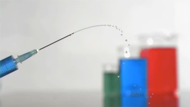 Syringe droplets in super slow motion falling in the air — Stock Video