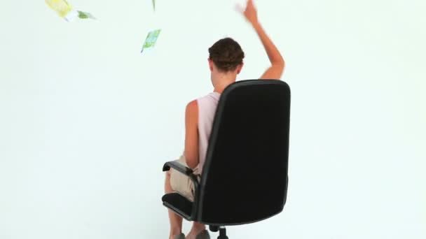 Geschäftsfrau wirft Geldscheine in die Luft — Stockvideo