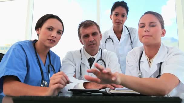 Medical staff working with a computer — Stock Video