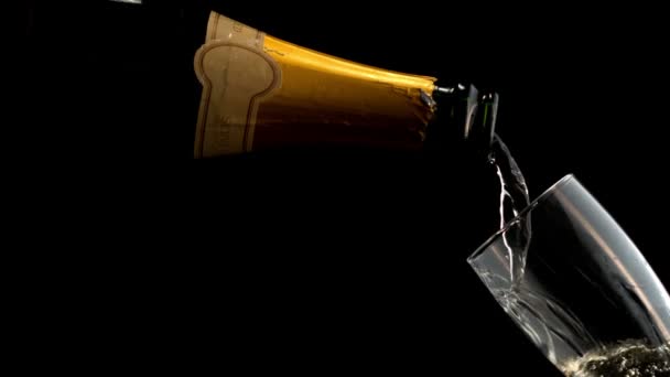 Butelka szampana napełniania flet — Wideo stockowe