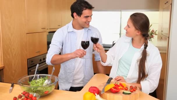 Couple holding wine glasses — Stock Video