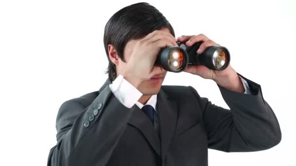 Ejecutivo mirando a través de prismáticos — Vídeos de Stock