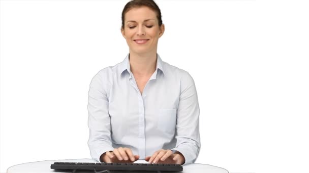 Frau mit einer Tastatur — Stockvideo