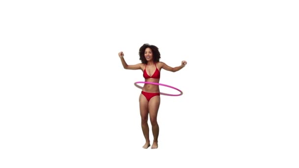一个穿着比基尼的女人使用呼啦圈 — 图库视频影像
