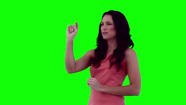 Kvinna med en digital pekskärm — Stockvideo
