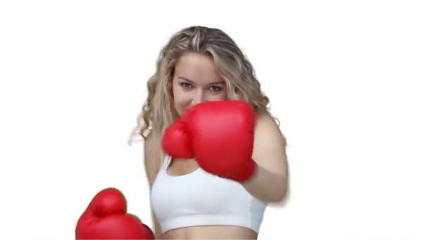 Mulher boxe na câmera — Vídeo de Stock