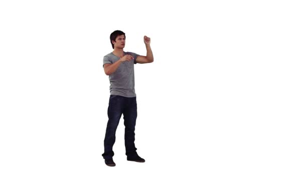 Ein Mann benutzt einen virtuellen Bildschirm — Stockvideo