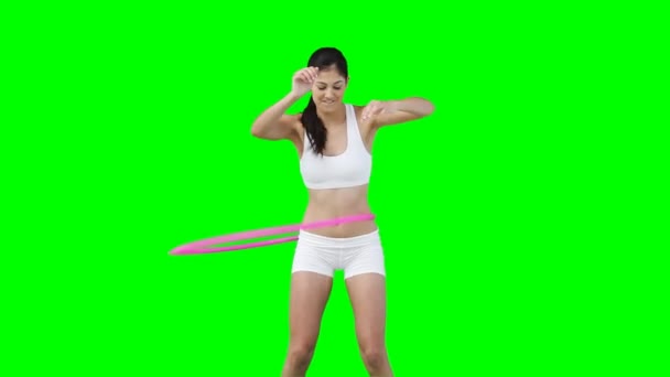 Una donna che si allena con un hula hoop — Video Stock