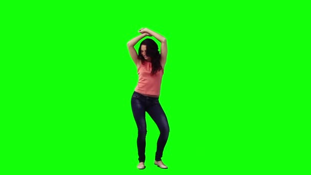 Glad kvinna dansar — Stockvideo