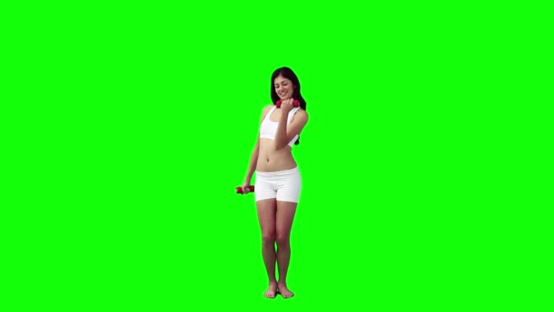 Una donna si sta esercitando con i pesi delle mani — Video Stock
