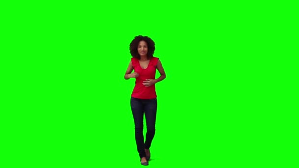 Una mujer feliz está bailando — Vídeos de Stock