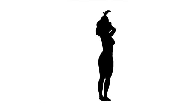 Silhouet van een vrouw met een hoed op in slow motion — Stockvideo