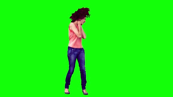 音楽を聴くスローモーションで幸せな女 — ストック動画