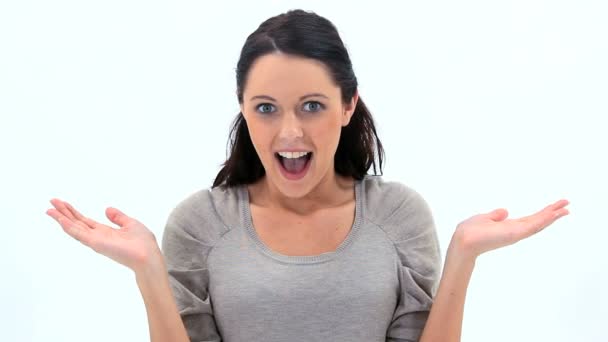 Verrast vrouw verhogen haar armen — Stockvideo