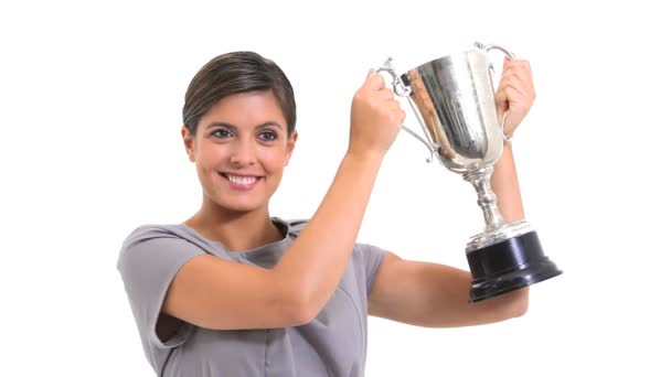 Mujer sosteniendo un trofeo — Vídeo de stock