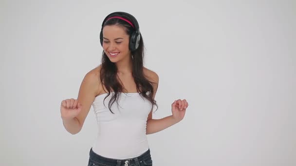 Smiling woman dancing while wearing headphones — Stockvideo