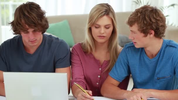 Serious woman writing while sitting with her friends — Stock Video