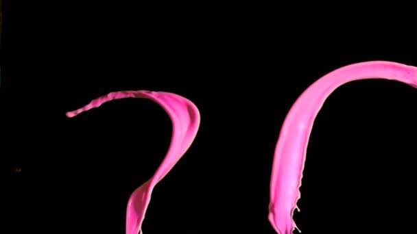 Líneas de pintura rosa en mezcla en cámara súper lenta — Vídeos de Stock