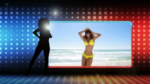 Video's van een vrouw die dansen op het strand — Stockvideo