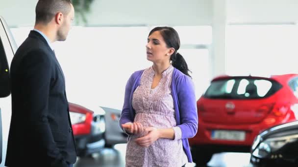 Businessman giving car keys while shaking hands — Stock Video