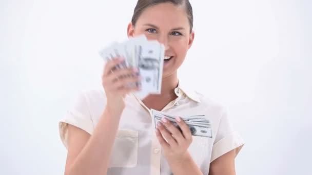 Mujer feliz sosteniendo billetes — Vídeo de stock