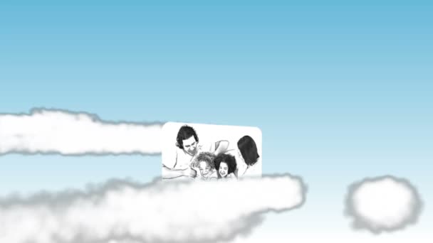 Vídeos de familia en blanco y negro en el cielo — Vídeo de stock