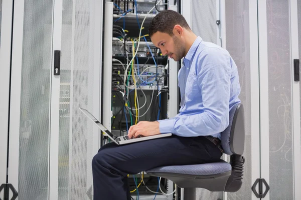 Man trying to find a solution for servers — Stock Photo, Image