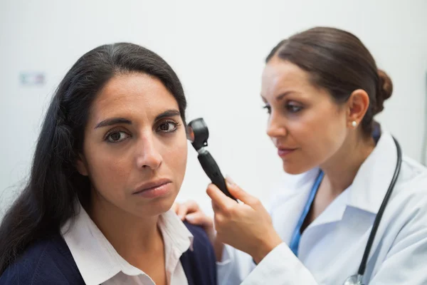 Patients ear being checked by doctor — Stock Photo, Image