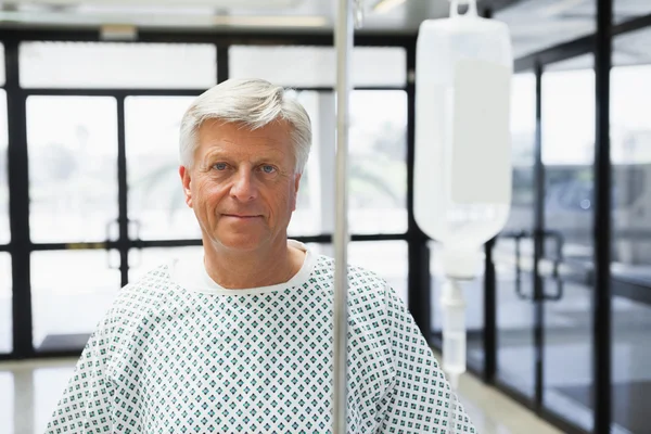 Patient standing in the corridor with IV drip — Stock Photo, Image