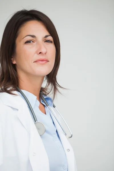 Kvinnliga läkare porträtt — Stockfoto
