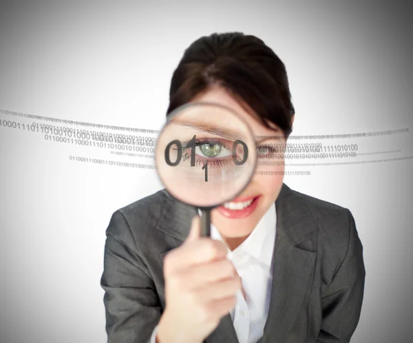 Mujer mirando a través de lupa en números — Foto de Stock
