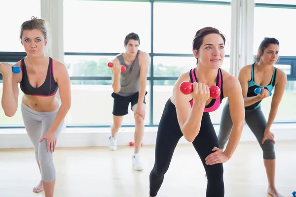 Lifting weights in aerobics class — Stock Photo, Image