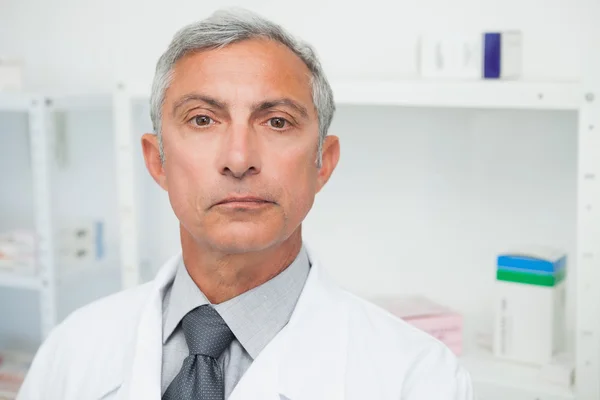 Doctor is looking into the camera — Stock Photo, Image