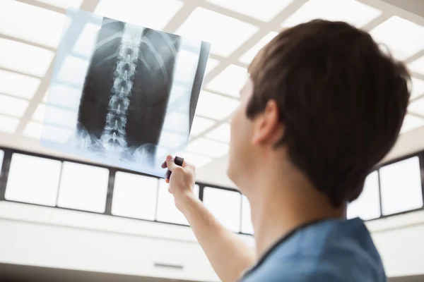 Die Nase voll von Krankenschwester — Stockfoto