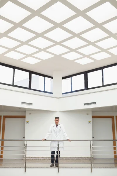 Doctor standing in stairwell — Stock Photo, Image