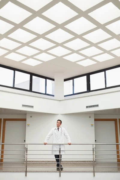 Doctor thinking at stairwell — Stock Photo, Image