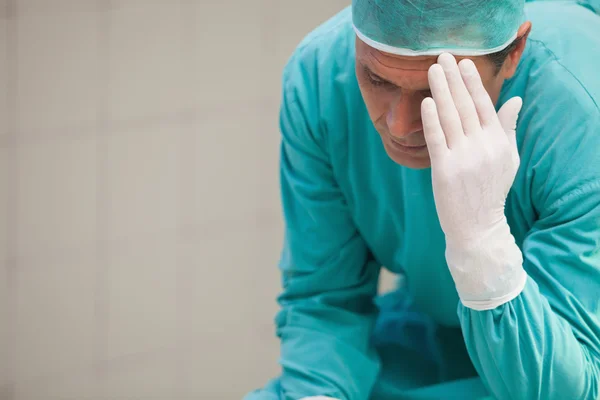 Betrokken chirurg in een ziekenhuis — Stockfoto