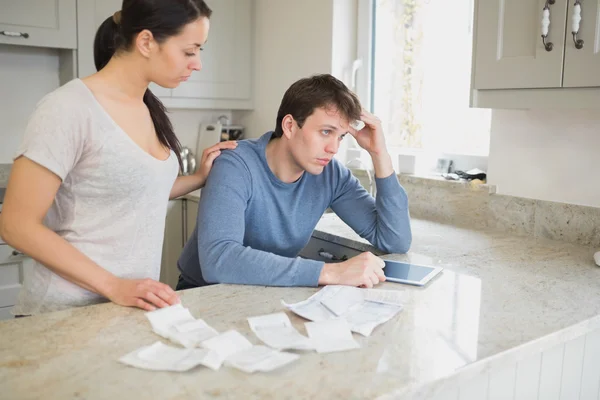 Two using tablet pc to work out finances — Stock Photo, Image