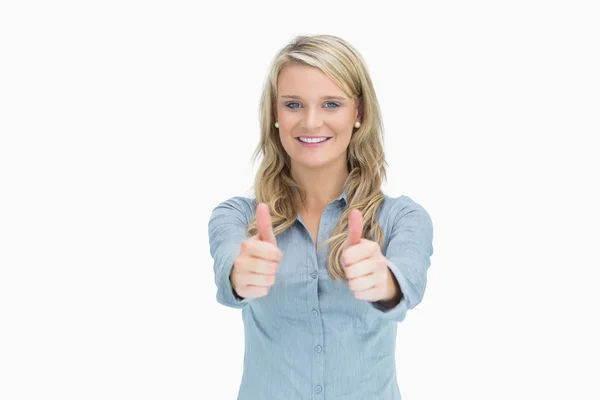 Woman doing thumbs up — Stock Photo, Image