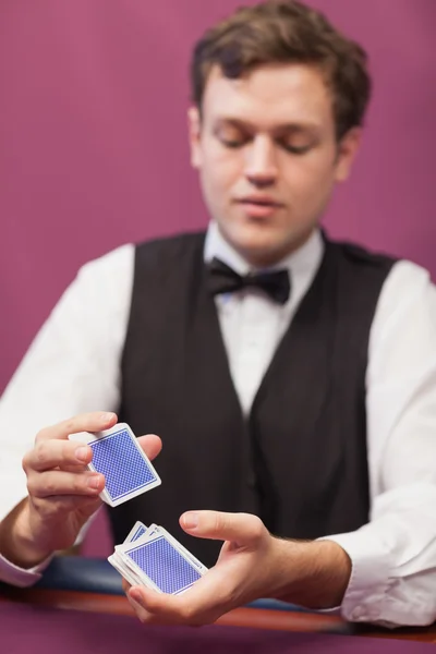 Dealer shuffling cards in a casino — Stock Photo, Image