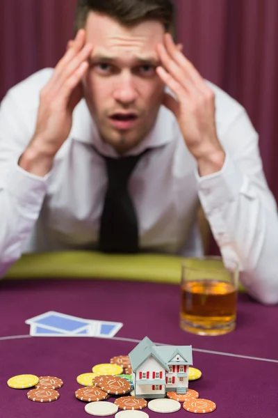 Man losing his house at poker game — Stock Photo, Image