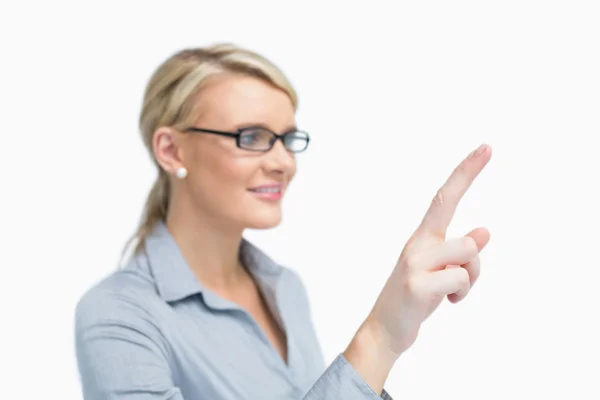 Standing businesswoman is showing something — Stock Photo, Image